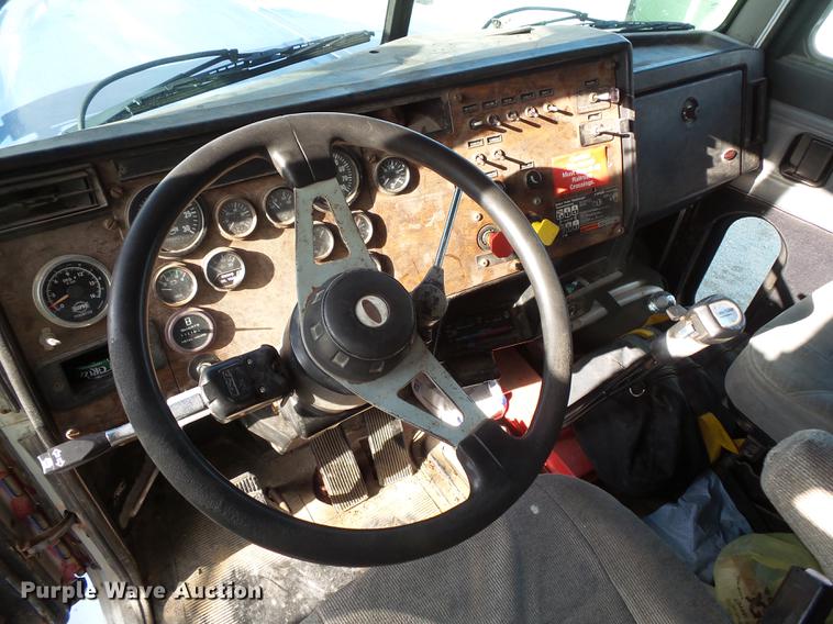 image for item FT9862 1993 Peterbilt 378 flatbed truck