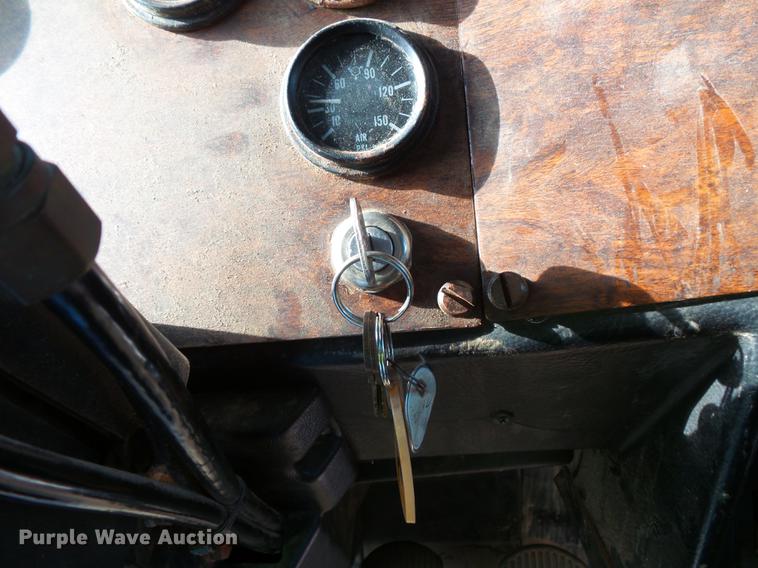 image for item FT9862 1993 Peterbilt 378 flatbed truck