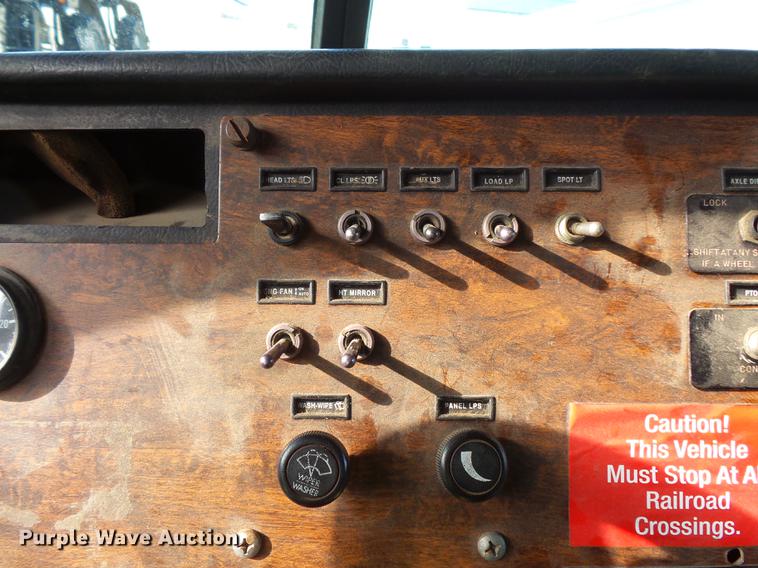 image for item FT9862 1993 Peterbilt 378 flatbed truck