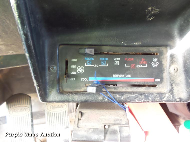 image for item FT9862 1993 Peterbilt 378 flatbed truck