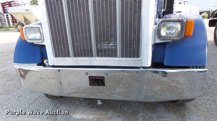 image for item FT9862 1993 Peterbilt 378 flatbed truck