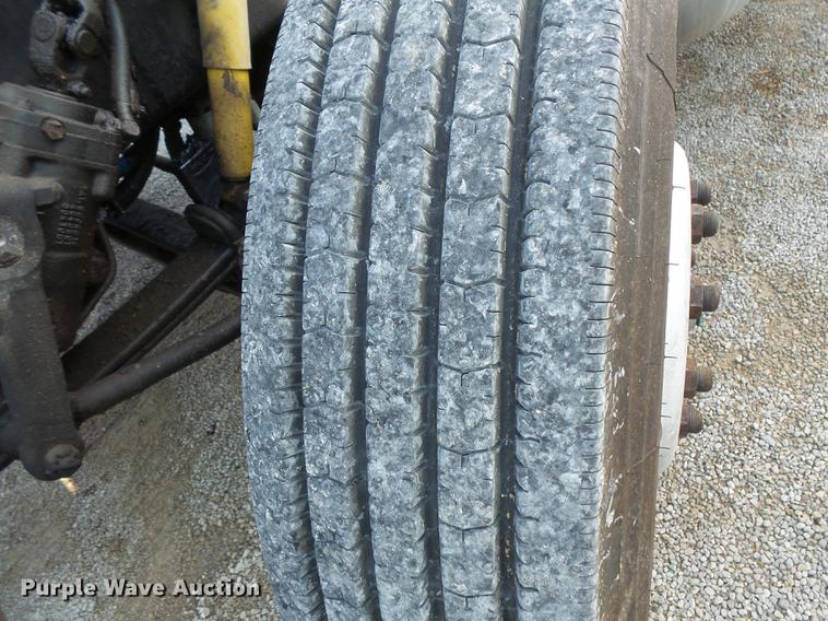 image for item FT9862 1993 Peterbilt 378 flatbed truck