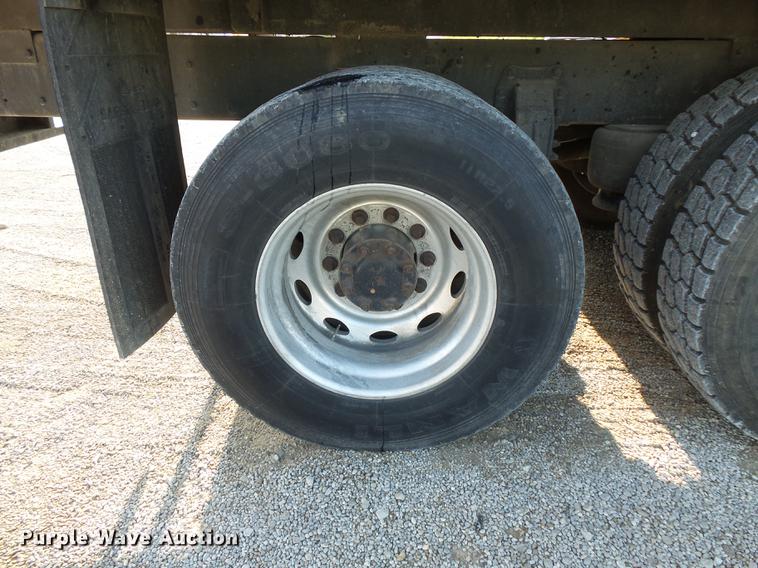 image for item FT9862 1993 Peterbilt 378 flatbed truck