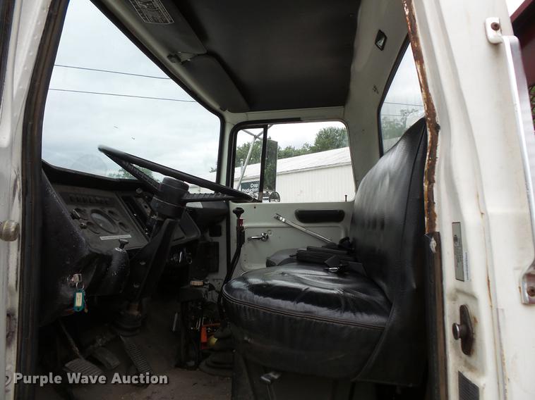 image for item FT9868 1984 Ford 8000 flatbed truck