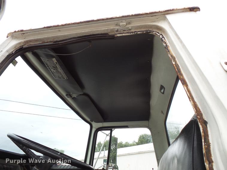 image for item FT9868 1984 Ford 8000 flatbed truck