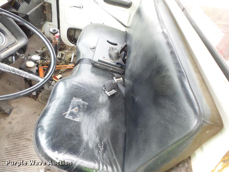 image for item FT9868 1984 Ford 8000 flatbed truck