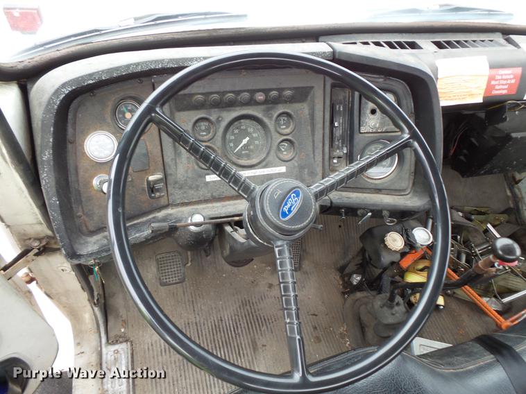 image for item FT9868 1984 Ford 8000 flatbed truck