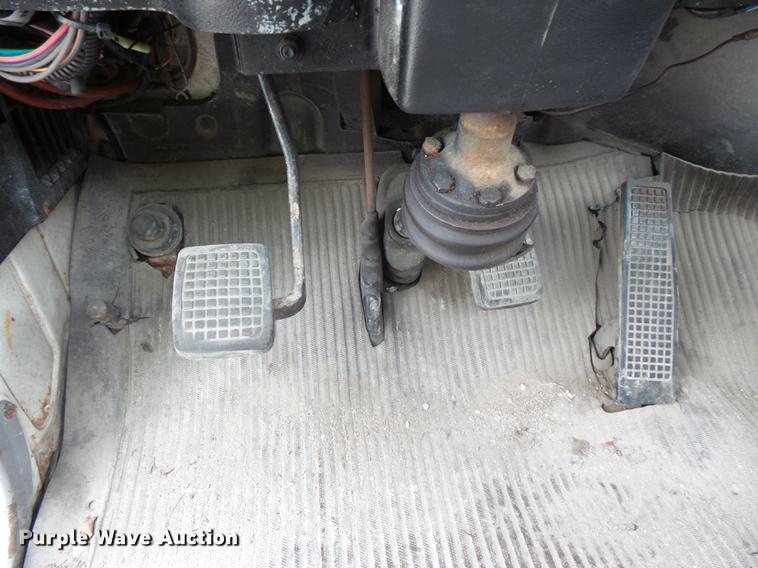 image for item FT9868 1984 Ford 8000 flatbed truck