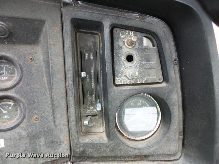 image for item FT9868 1984 Ford 8000 flatbed truck