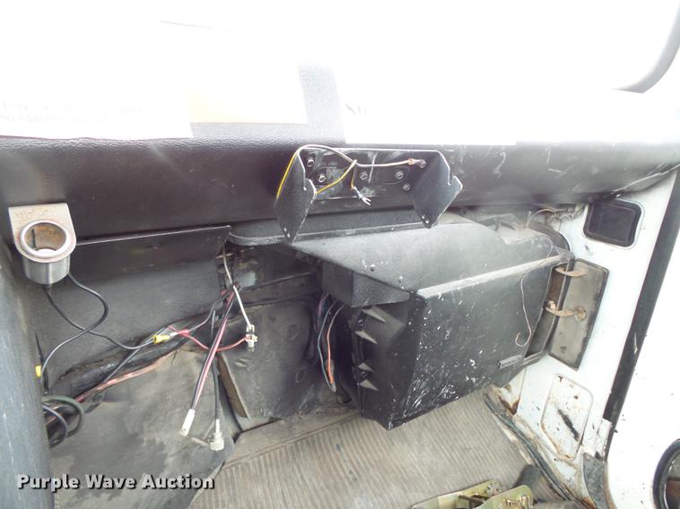 image for item FT9868 1984 Ford 8000 flatbed truck