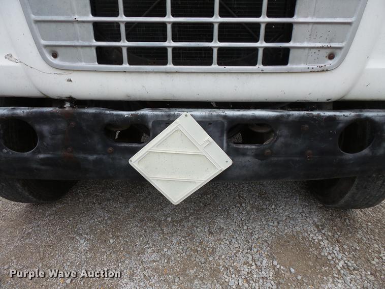 image for item FT9868 1984 Ford 8000 flatbed truck