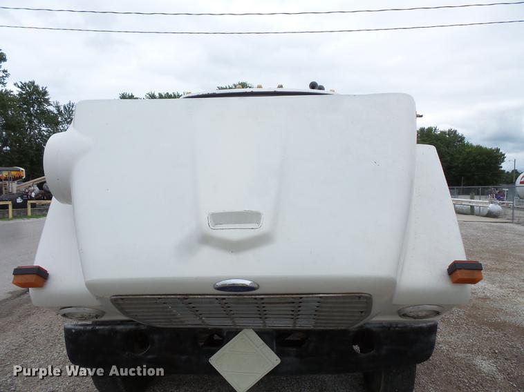 image for item FT9868 1984 Ford 8000 flatbed truck