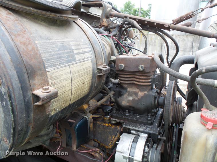 image for item FT9868 1984 Ford 8000 flatbed truck