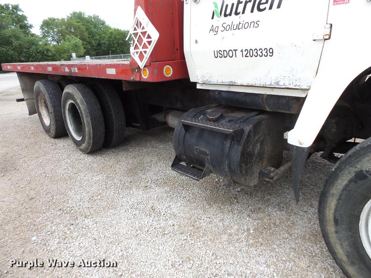 image for item FT9868 1984 Ford 8000 flatbed truck