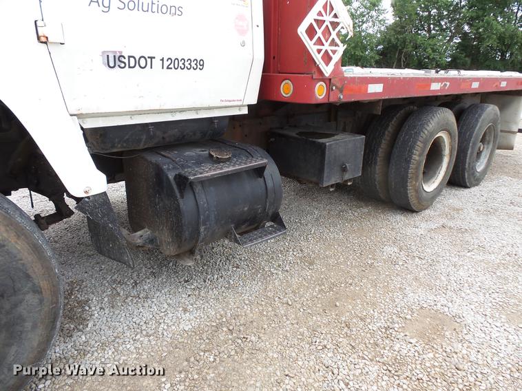 image for item FT9868 1984 Ford 8000 flatbed truck