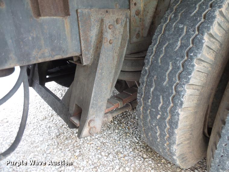 image for item FT9868 1984 Ford 8000 flatbed truck