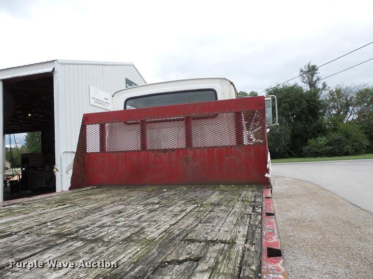 image for item FT9868 1984 Ford 8000 flatbed truck