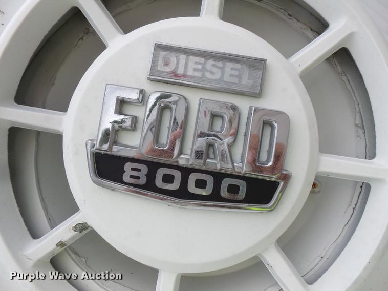 image for item FT9868 1984 Ford 8000 flatbed truck