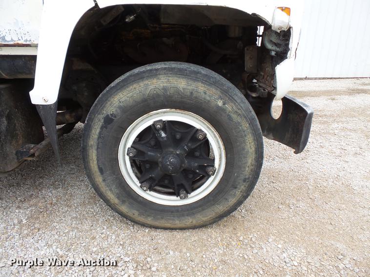 image for item FT9868 1984 Ford 8000 flatbed truck