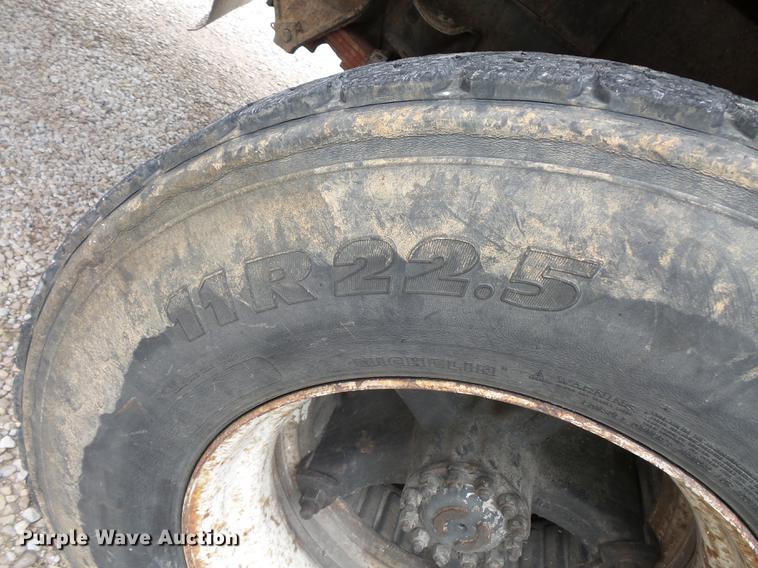 image for item FT9868 1984 Ford 8000 flatbed truck