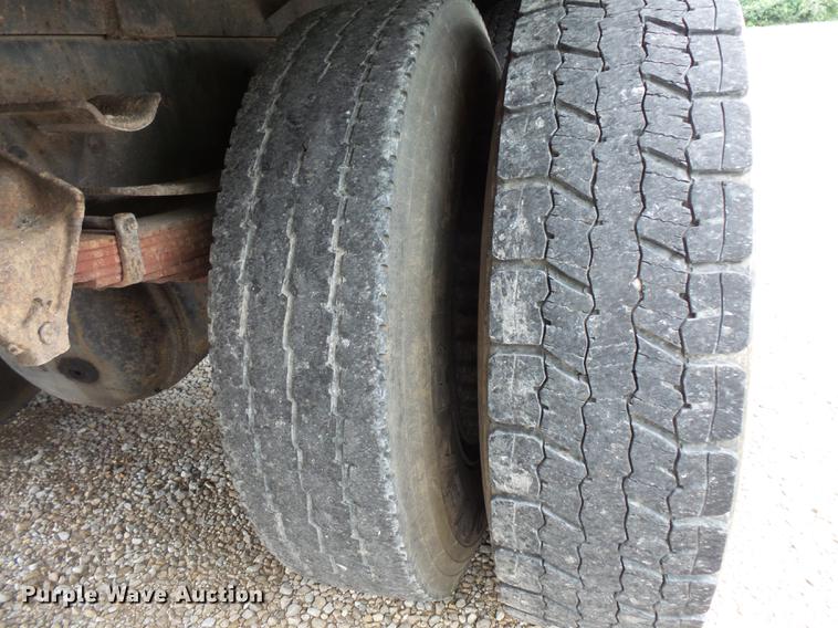 image for item FT9868 1984 Ford 8000 flatbed truck