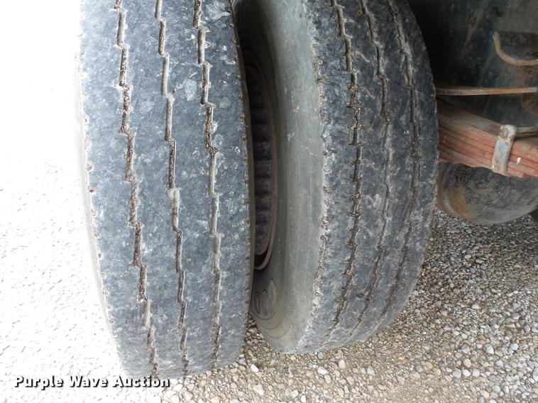 image for item FT9868 1984 Ford 8000 flatbed truck