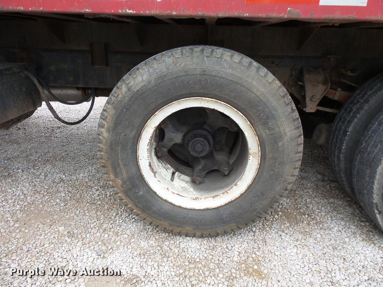 image for item FT9868 1984 Ford 8000 flatbed truck