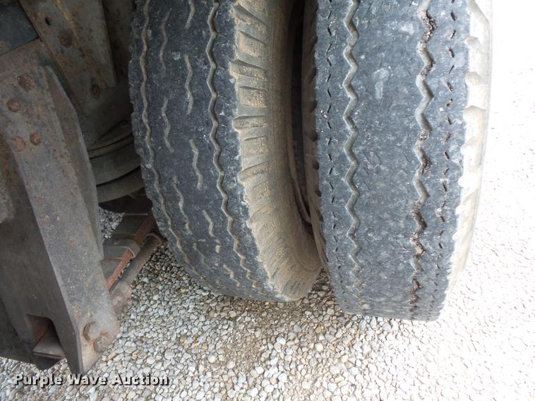 image for item FT9868 1984 Ford 8000 flatbed truck