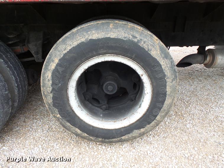 image for item FT9868 1984 Ford 8000 flatbed truck