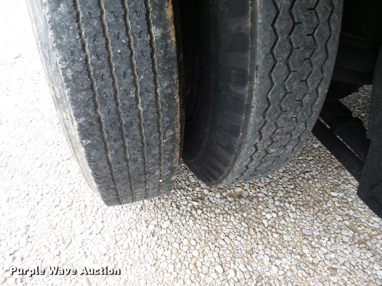 image for item FT9868 1984 Ford 8000 flatbed truck