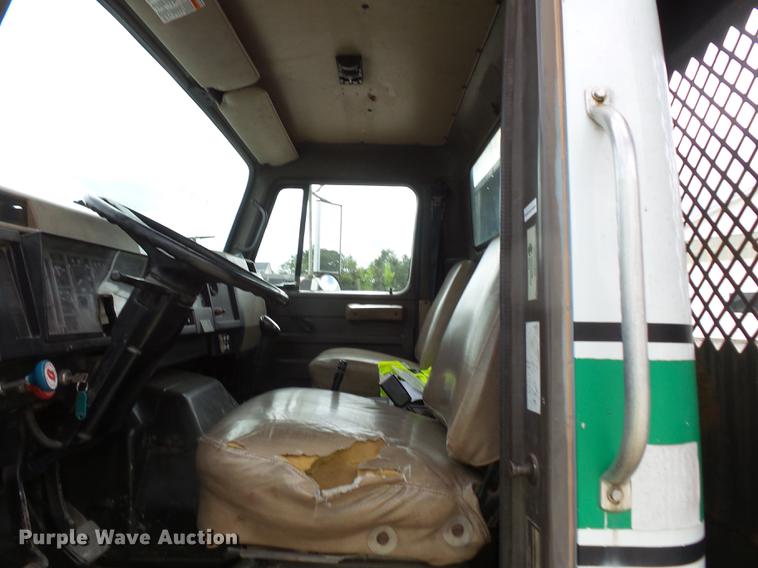 image for item FT9894 1991 International 4900 dump flatbed truck