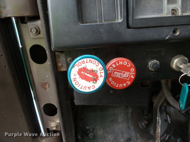 image for item FT9894 1991 International 4900 dump flatbed truck