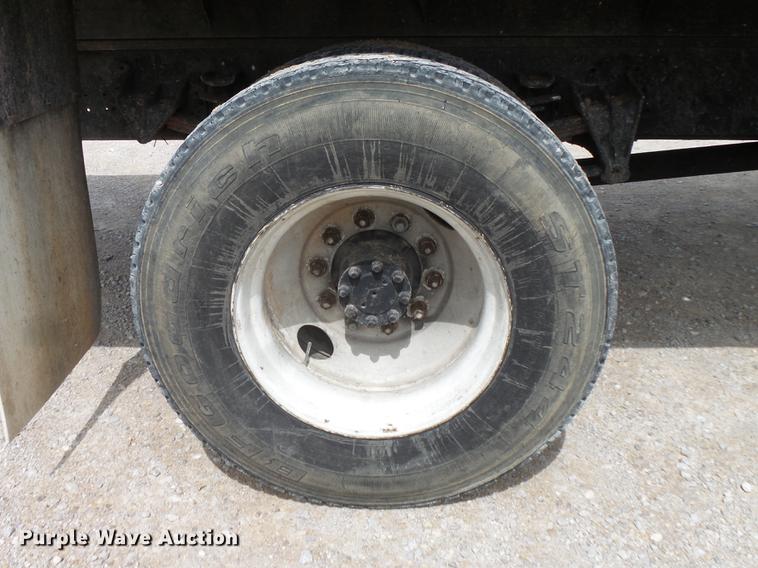 image for item FT9894 1991 International 4900 dump flatbed truck