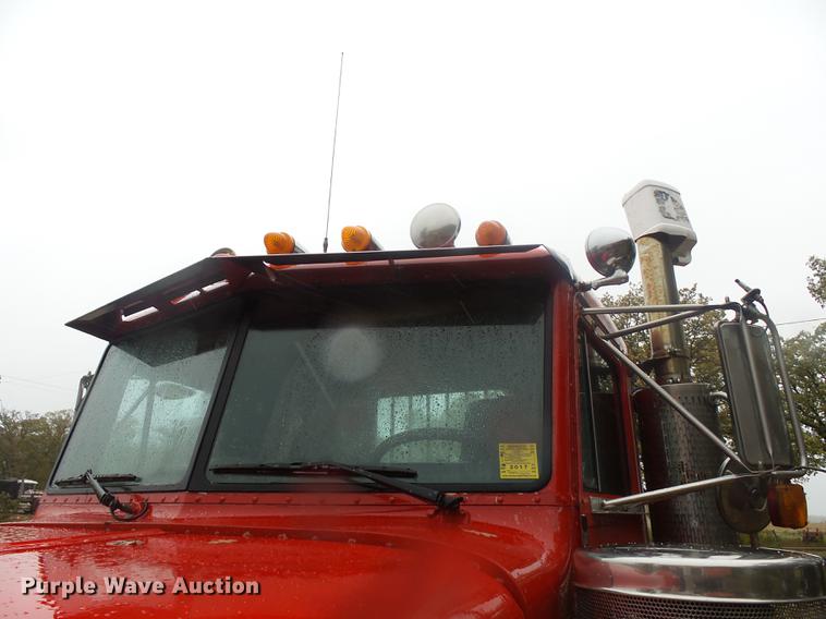 image for item DA3586 1989 Peterbilt 379 semi truck