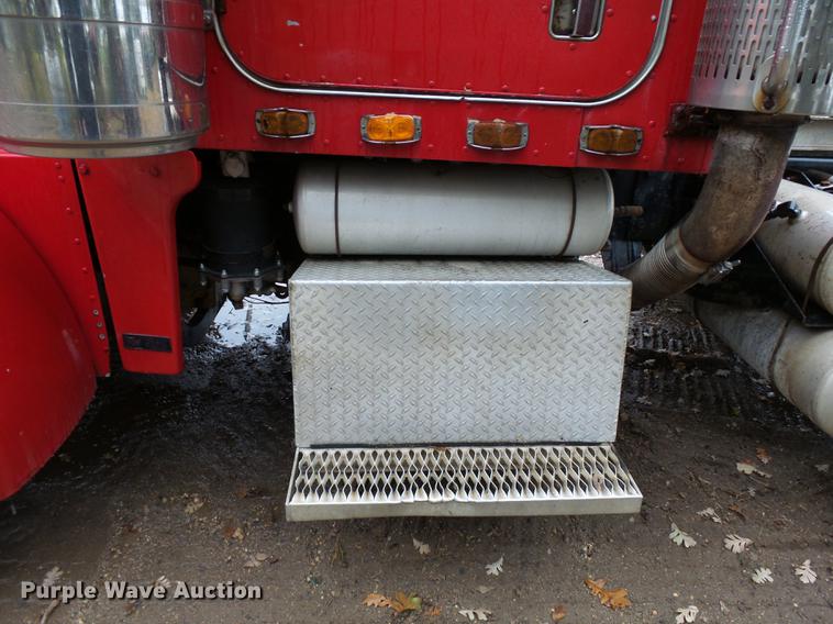 image for item DA3586 1989 Peterbilt 379 semi truck