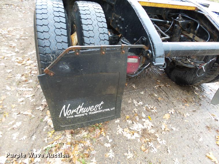 image for item DA3586 1989 Peterbilt 379 semi truck