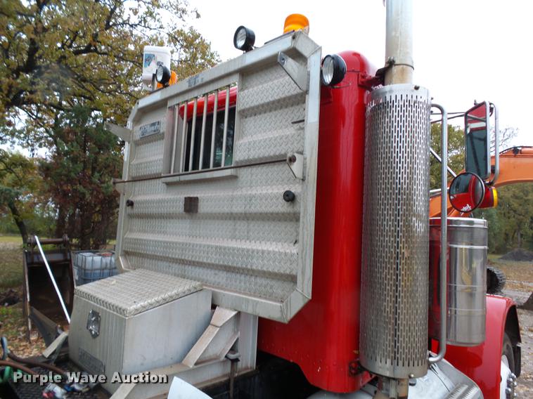 image for item DA3586 1989 Peterbilt 379 semi truck