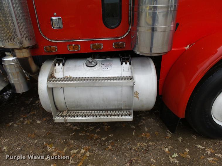 image for item DA3586 1989 Peterbilt 379 semi truck