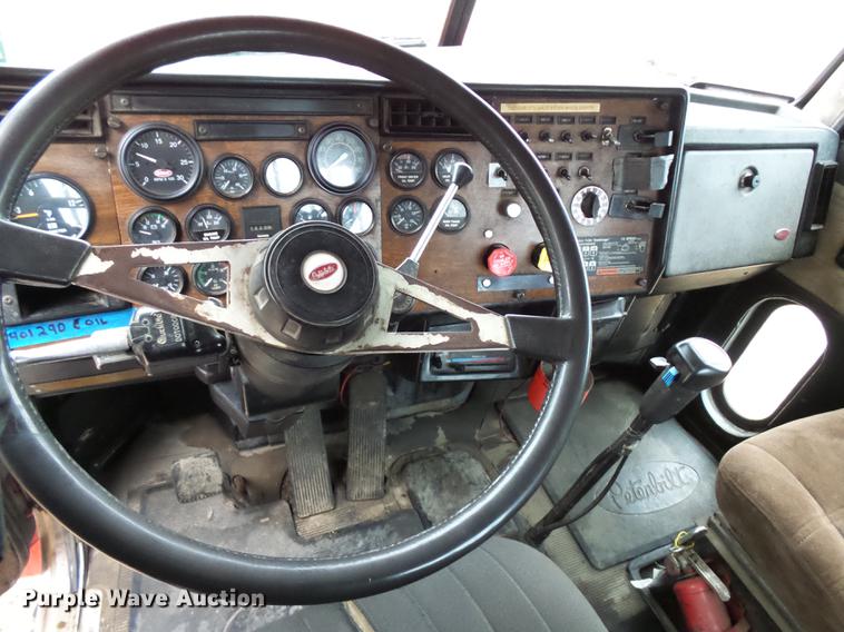 image for item DA3586 1989 Peterbilt 379 semi truck