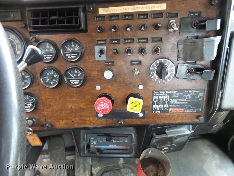 image for item DA3586 1989 Peterbilt 379 semi truck