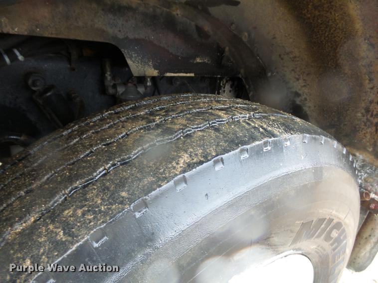 image for item DA3586 1989 Peterbilt 379 semi truck