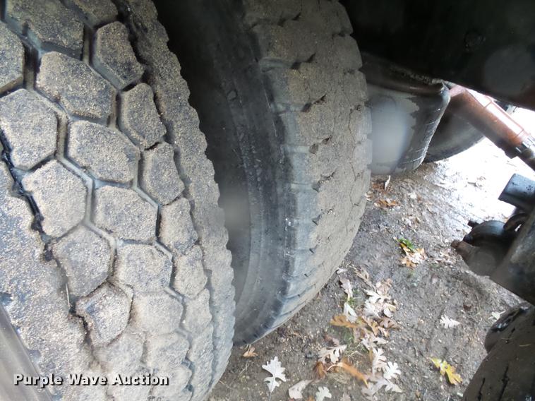 image for item DA3586 1989 Peterbilt 379 semi truck