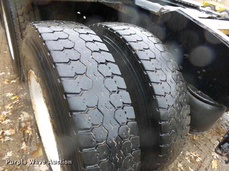 image for item DA3586 1989 Peterbilt 379 semi truck