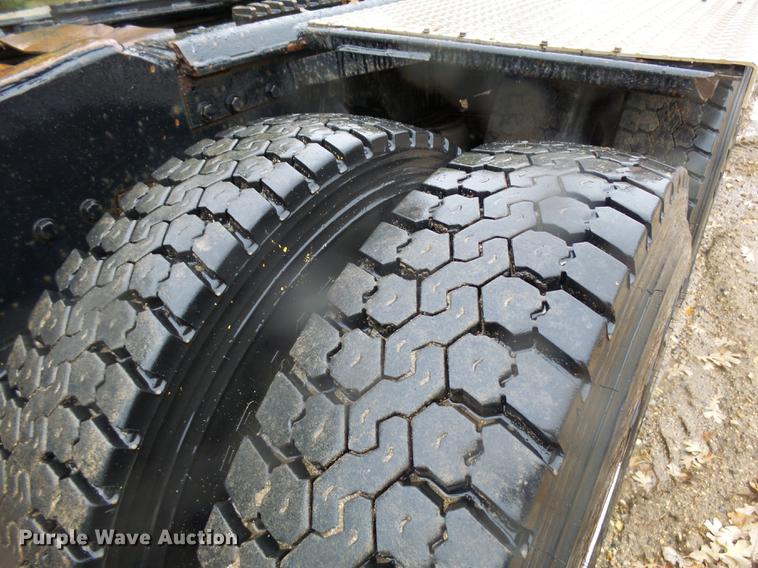 image for item DA3586 1989 Peterbilt 379 semi truck