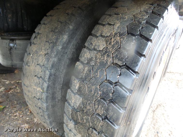 image for item DA3586 1989 Peterbilt 379 semi truck