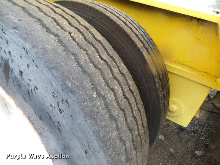 image for item DA3587 1995 Entyre lowboy equipment trailer