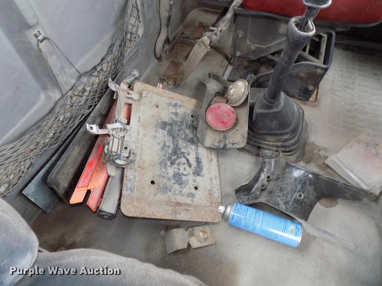 image for item DB8510 2000 Volvo VN semi truck