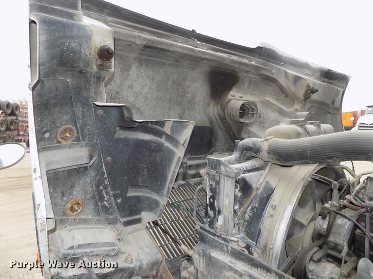 image for item DB8510 2000 Volvo VN semi truck