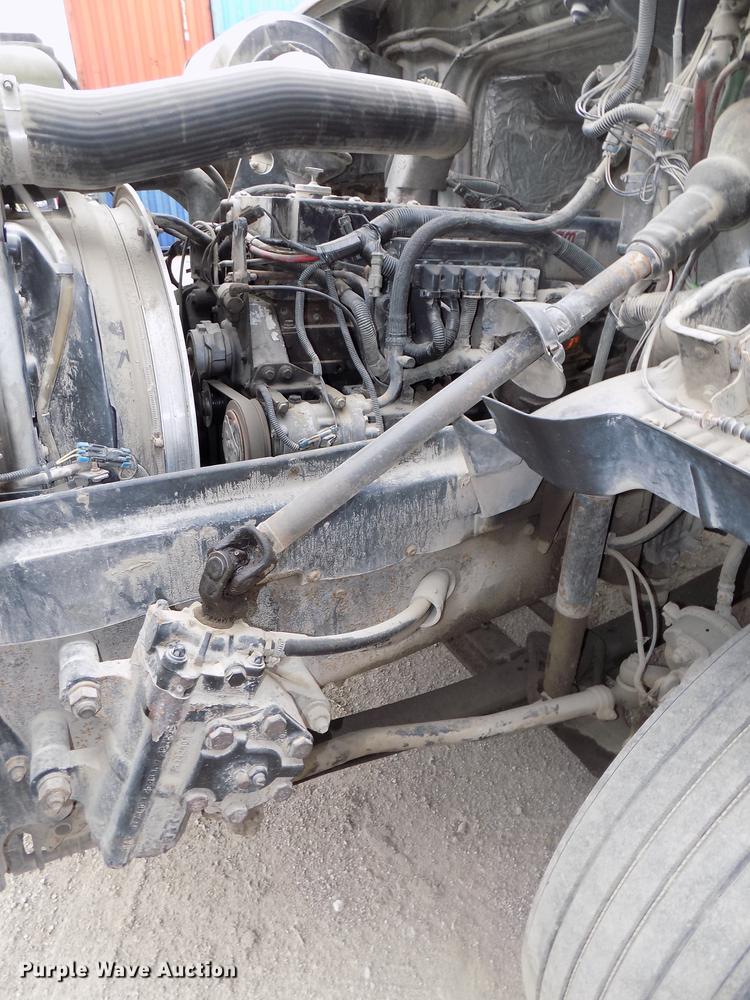 image for item DB8510 2000 Volvo VN semi truck