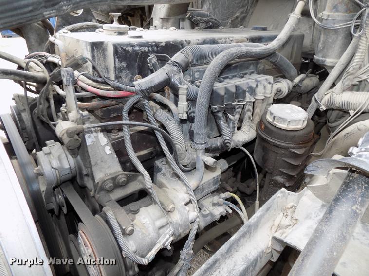 image for item DB8510 2000 Volvo VN semi truck